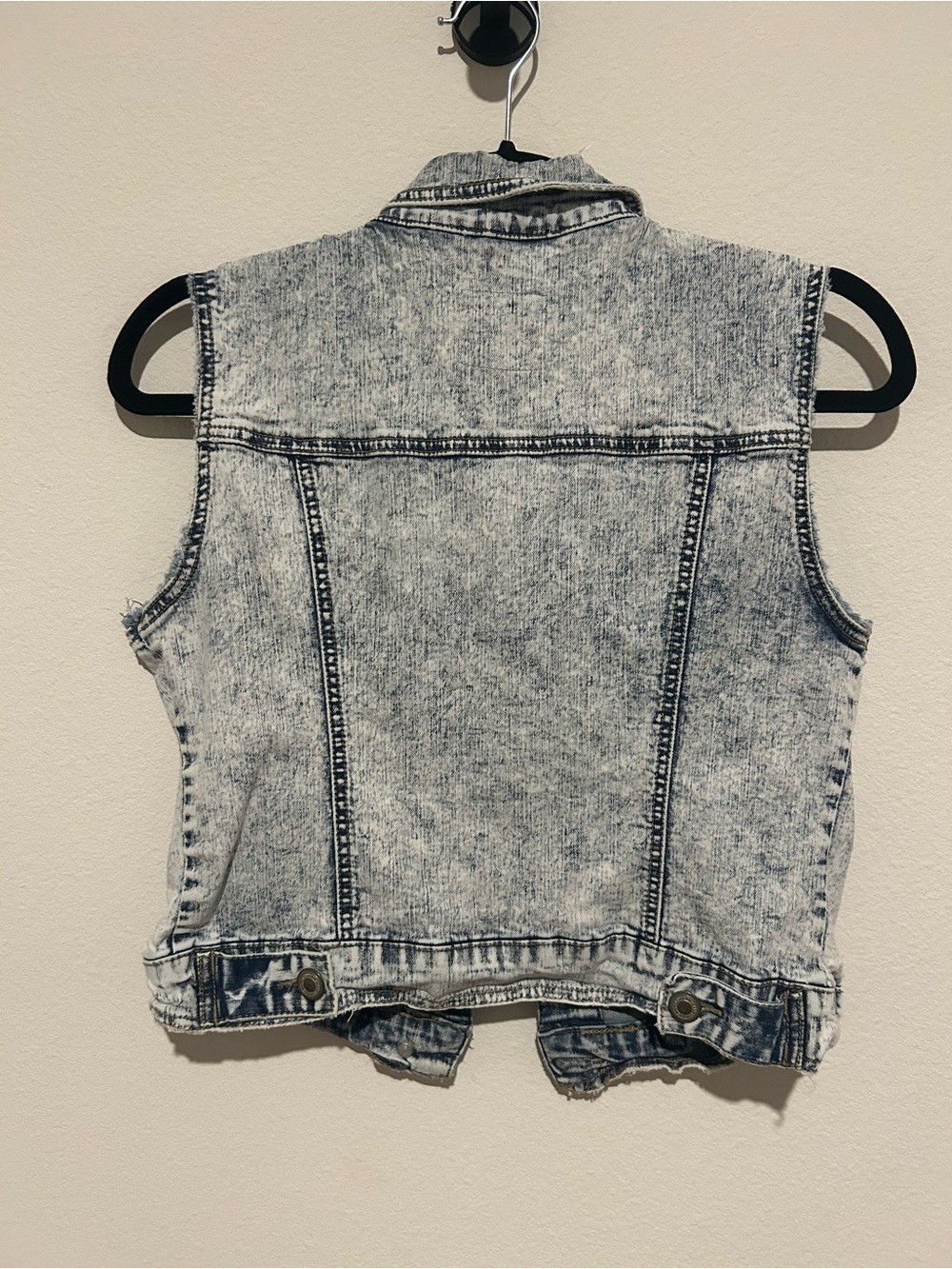 Acid Wash Denim Sleeveless Cropped Vest - Picture 2 of 4